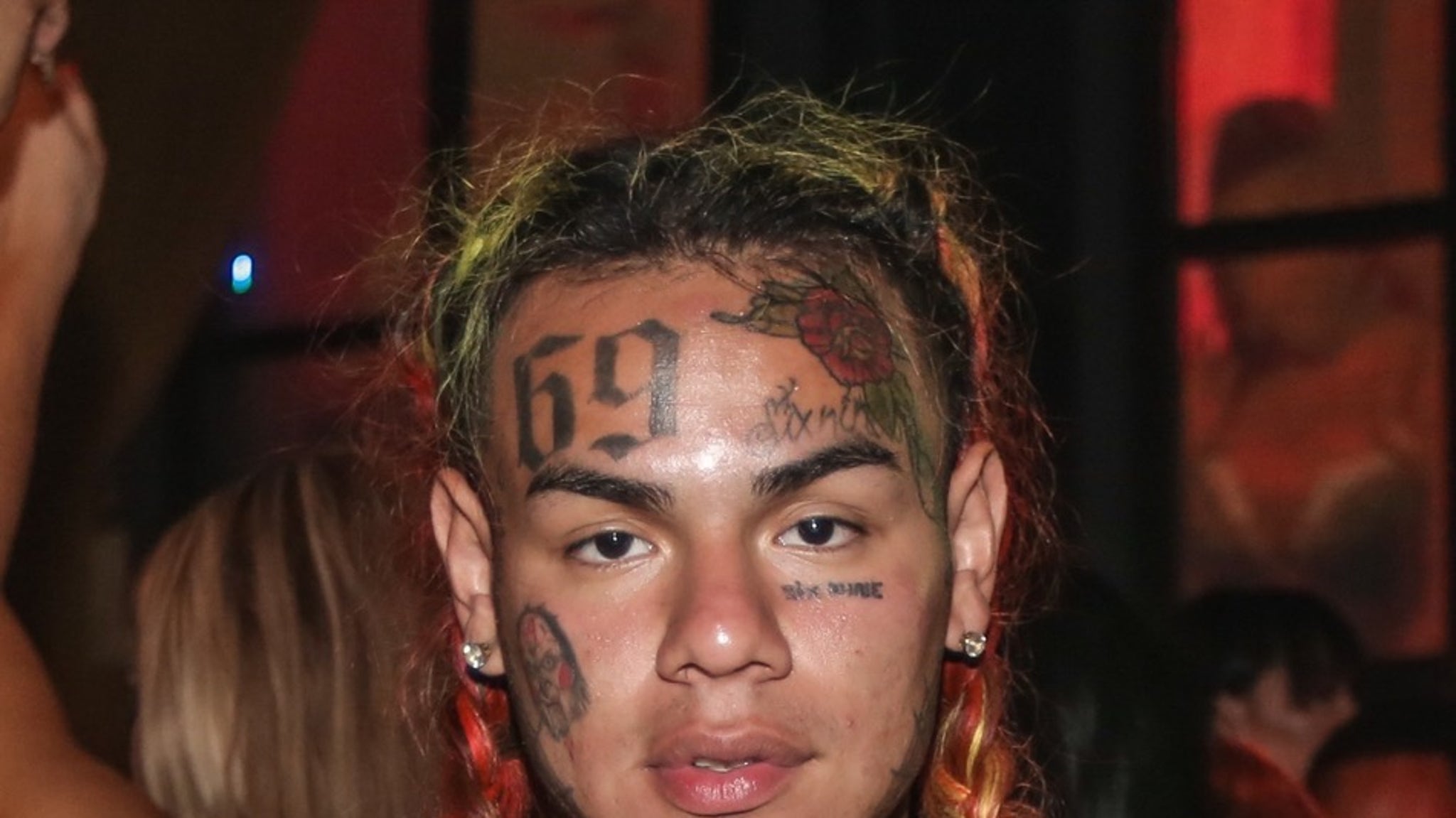 Tekashi69 Gets Nude In Club