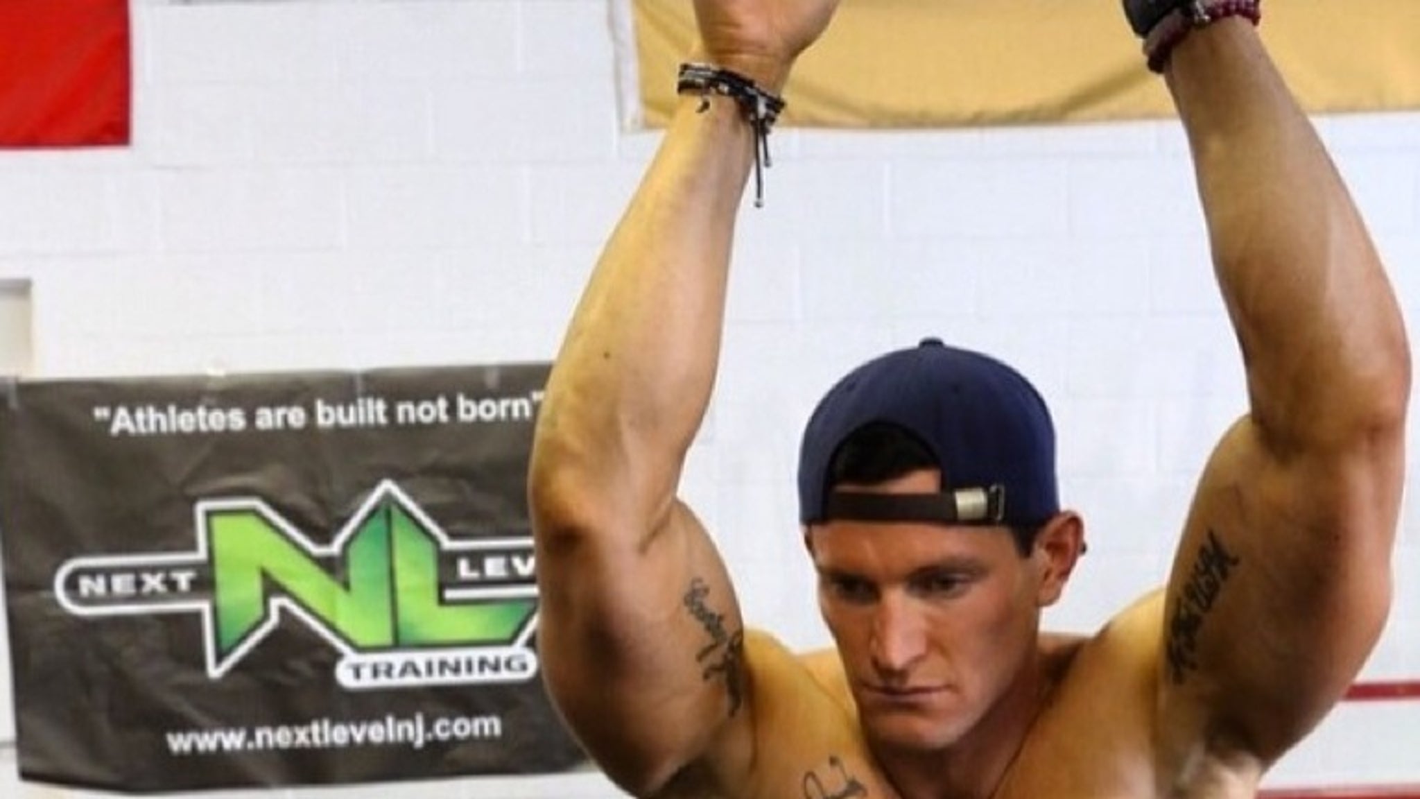 Steve Weatherford S Flexin Photos Gettin Pumped For Football