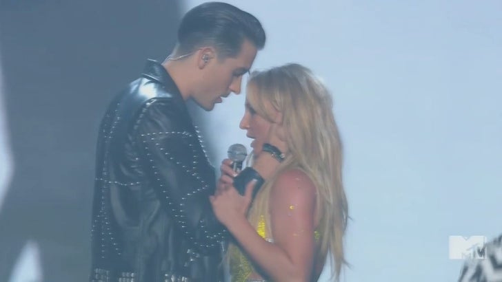 082816_vma_britney_spears_kal