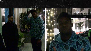 JuJu Smith-Schuster Trades Pants with TMZ Photog to Get into Restaurant