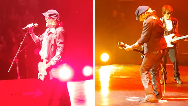 Johnny Depp, Jeff Beck'in Londra'daki Tribute Konserinde Performans Gösteriyor