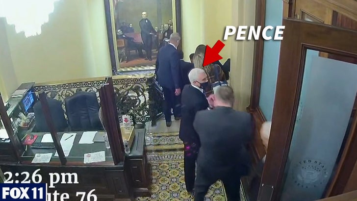Gizli Servis'in Mike Pence'i 6 Ocak'ta Capitol'den Tahliye Ettiğinin Yeni Videosu