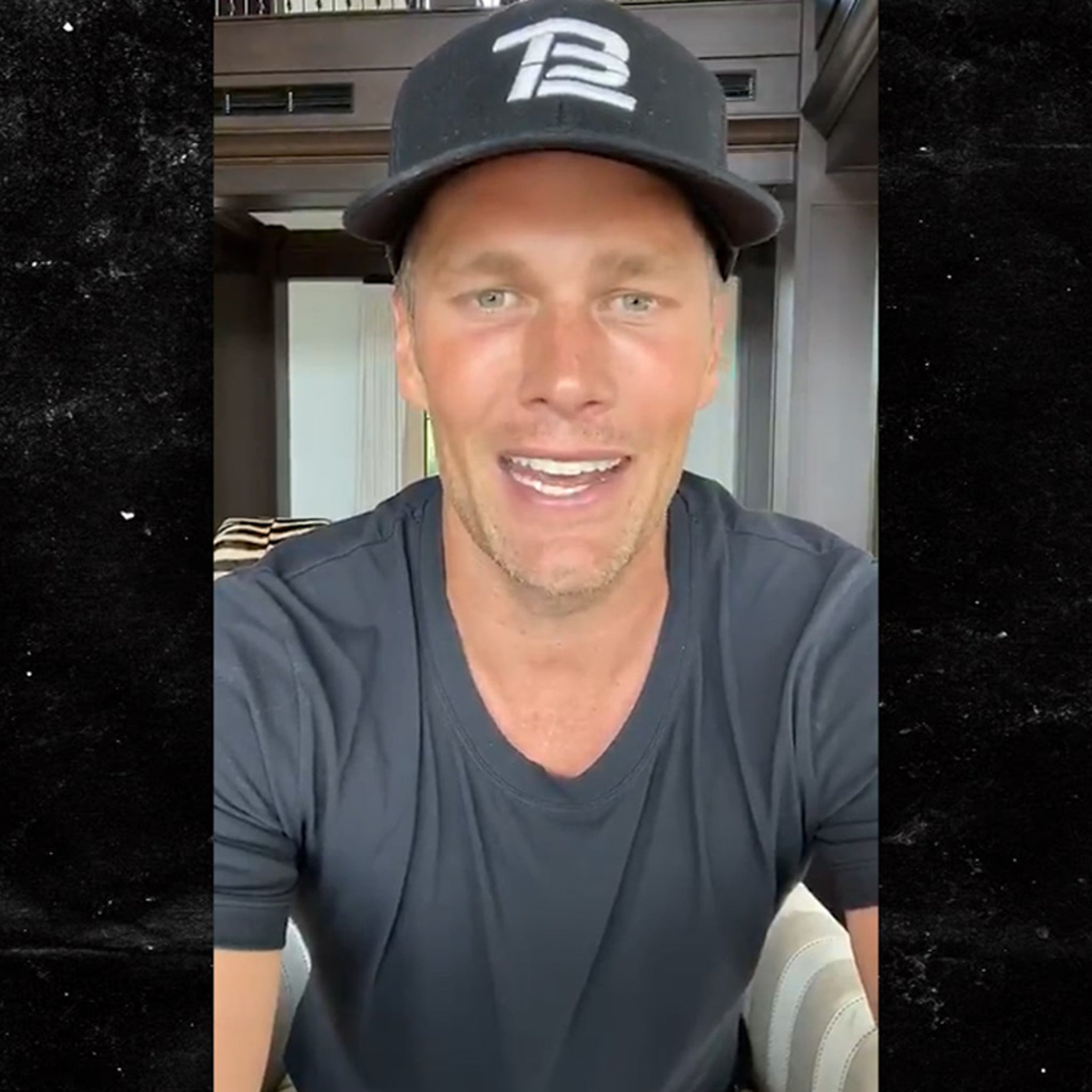 Tom Brady Donating First Bucs Jersey To Covid 19 Relief
