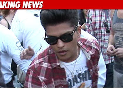 0920-bruno-mars-bn-tmz-01-credit