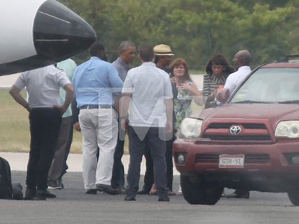 0202-obamas-leaving-vacation-photos-primary
