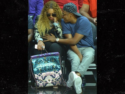 0501-beyonce-jayz-pregnant-clippers-game-backgrid