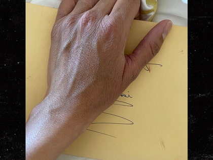 0506 Vanessa Bryant envelope instagram 01