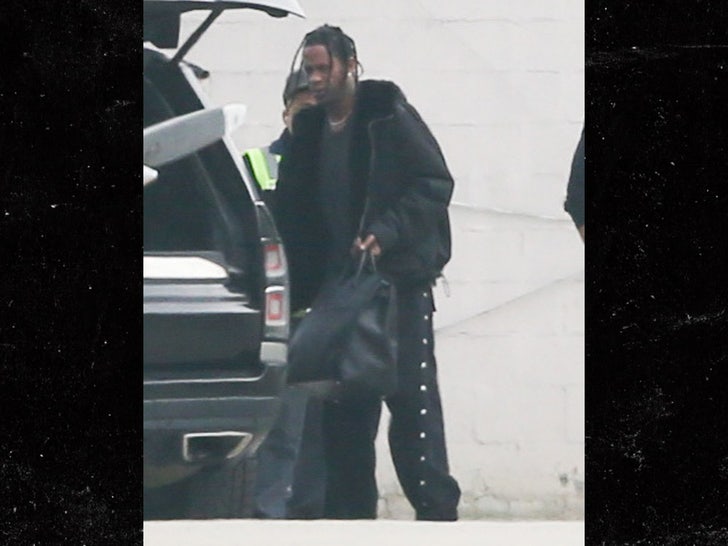 SPOTTED: Travis Scott in Louis Vuitton and Doublet – PAUSE Online