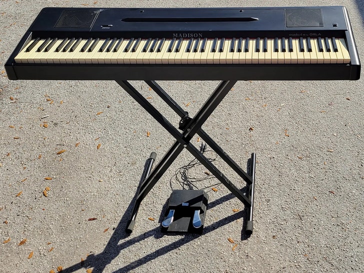 Irene Cara Estate Orla Madison Electric Piano Std 88 Stand Pedal COA richard stedman estate 1