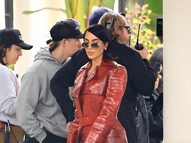 Kim Kardashian and Naomi Watts On Set For Alls Fair 22