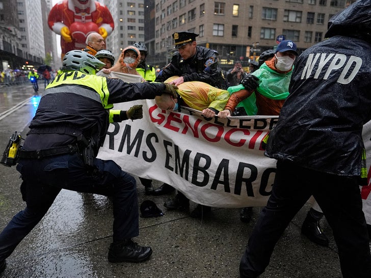 macys thanksgiving day parade protesters arrested