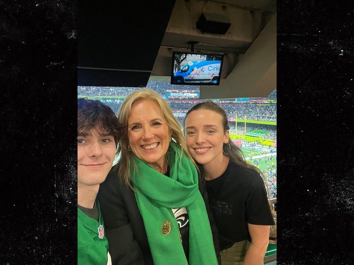 Jill Biden di Eagles Game x 1