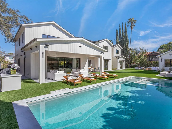 0623-NICK-VENESSA-LACHEY-SELLING-ENCINO-HOME-SUB2