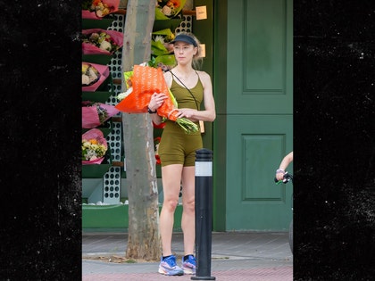 amber heard in madrid with her family backgrid 1