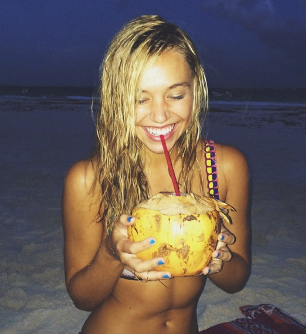 Alexis Ren