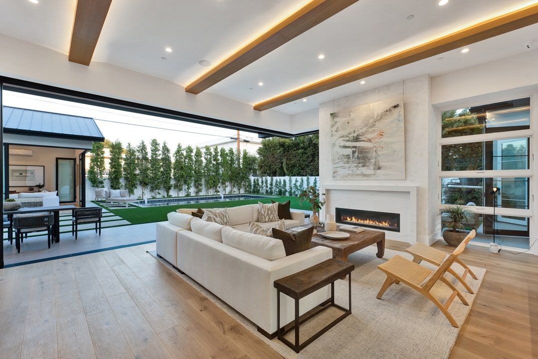 Allison Holker home 9