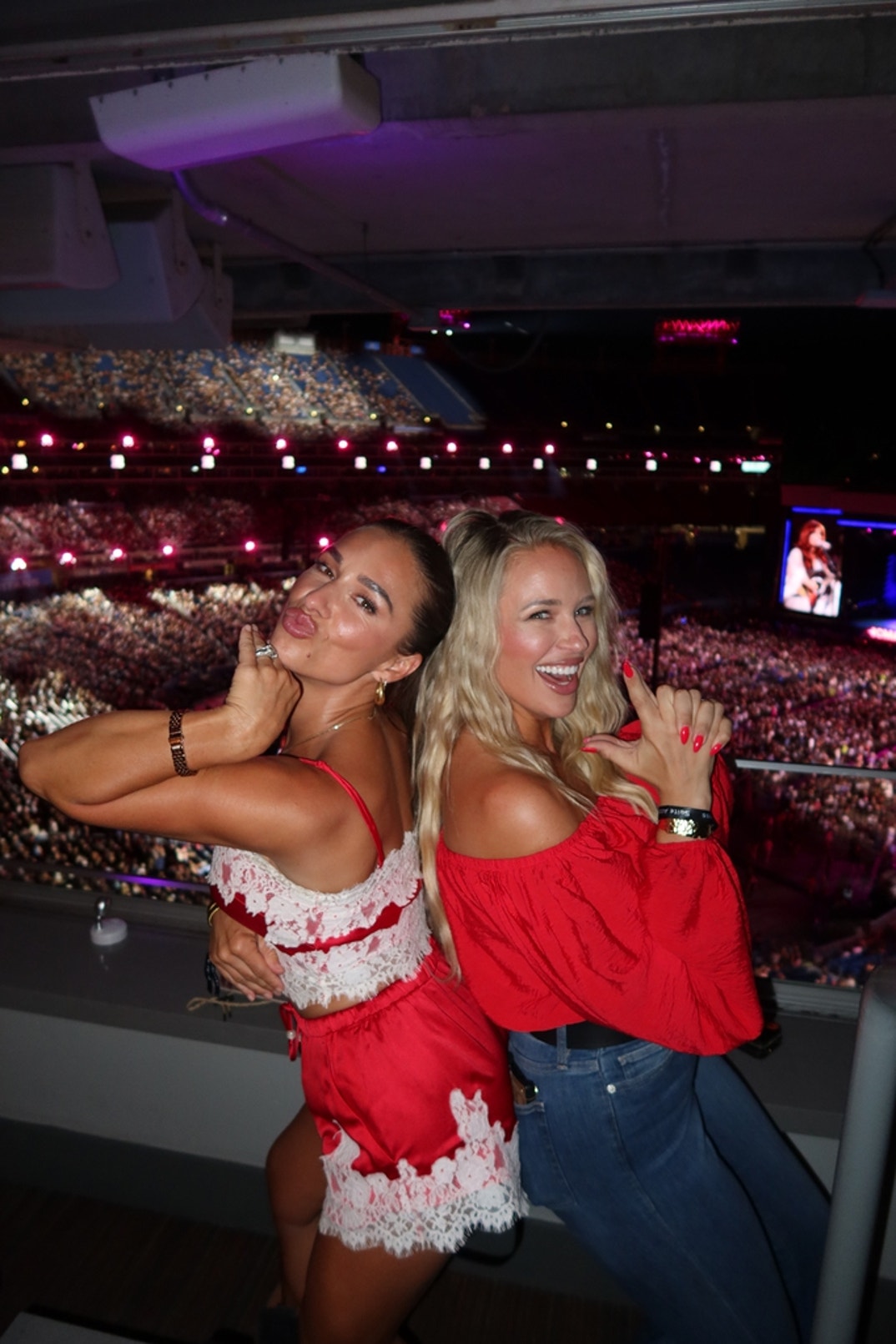 Kittenish CMA Fest 4