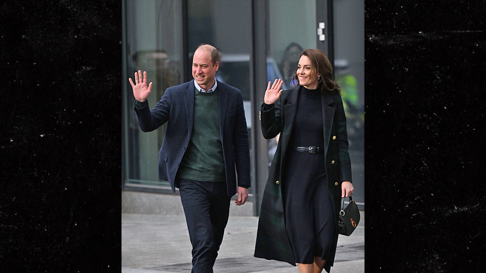 El príncipe William y Kate Middleton sonríen en su primera salida desde el lanzamiento de las memorias del príncipe Harry