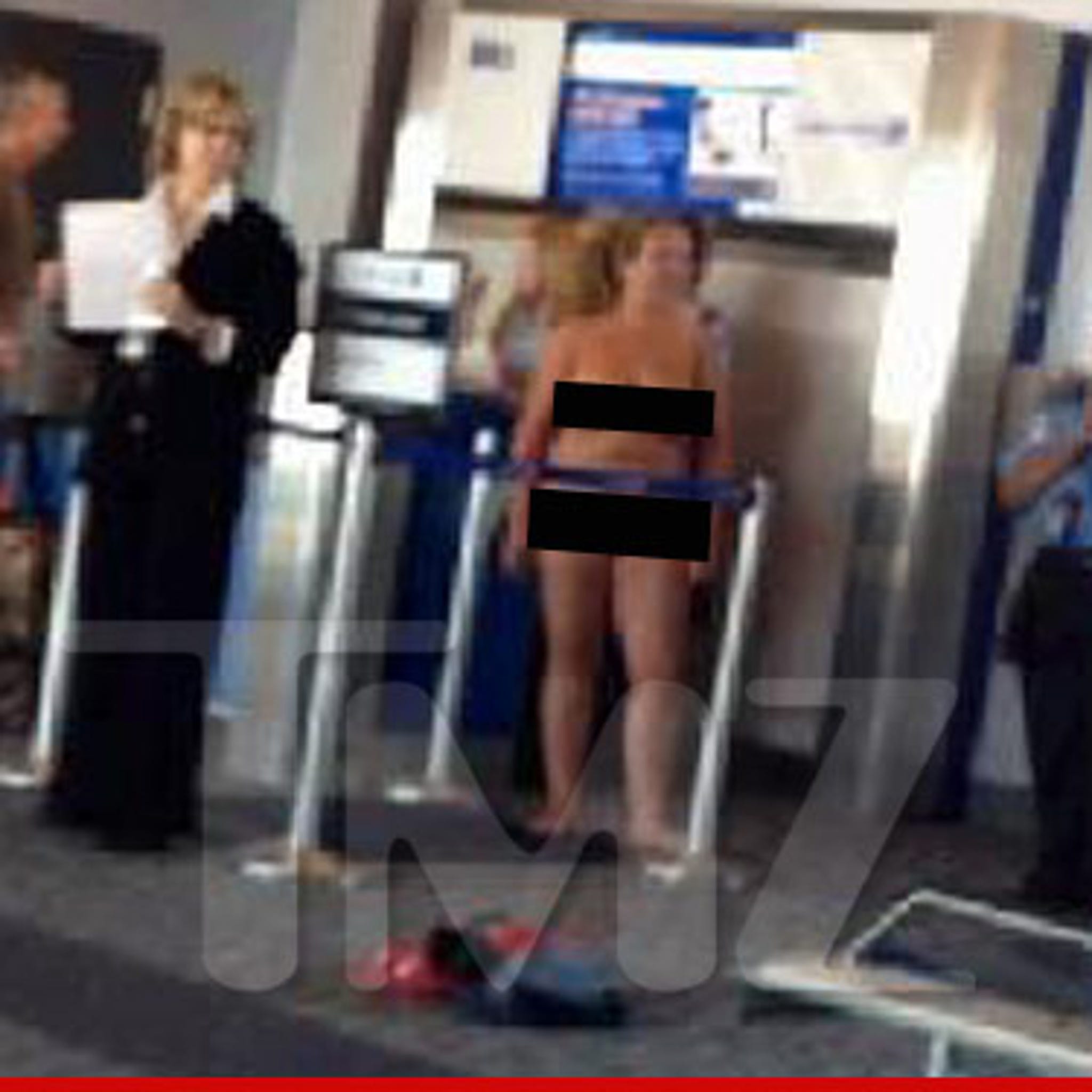 Woman Strips Naked at Denver Airport