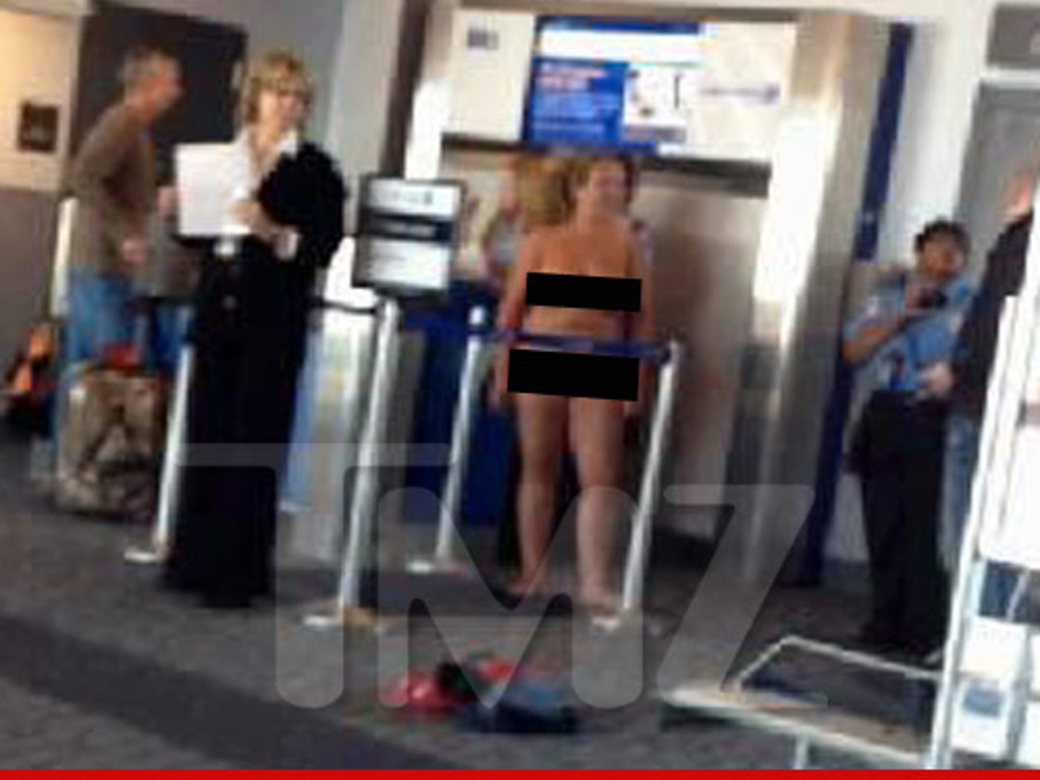 Woman Strips Naked at Denver Airport