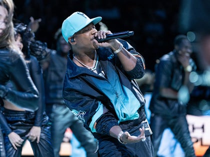 Ja Rule Performing On The Court For The Crowd At The New York Liberty WNBA Game