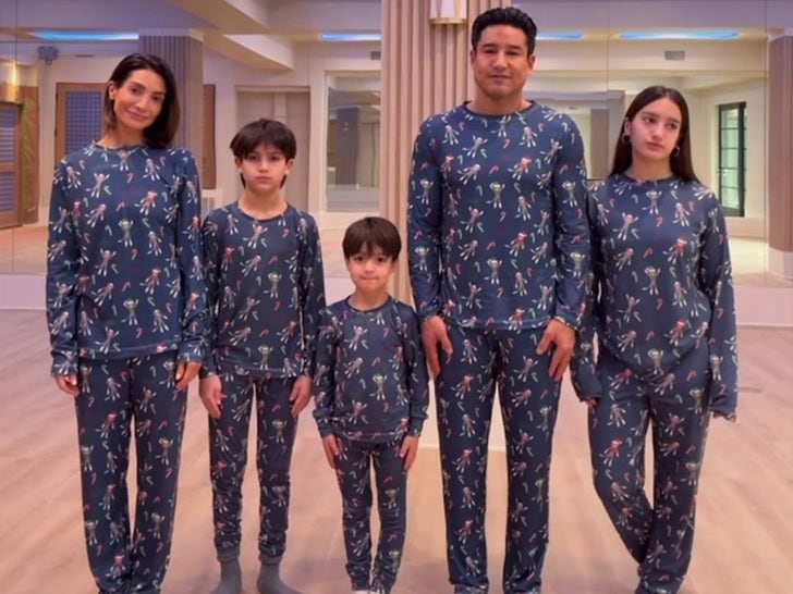 1212-Family-Holiday-Pajamas-Sub2