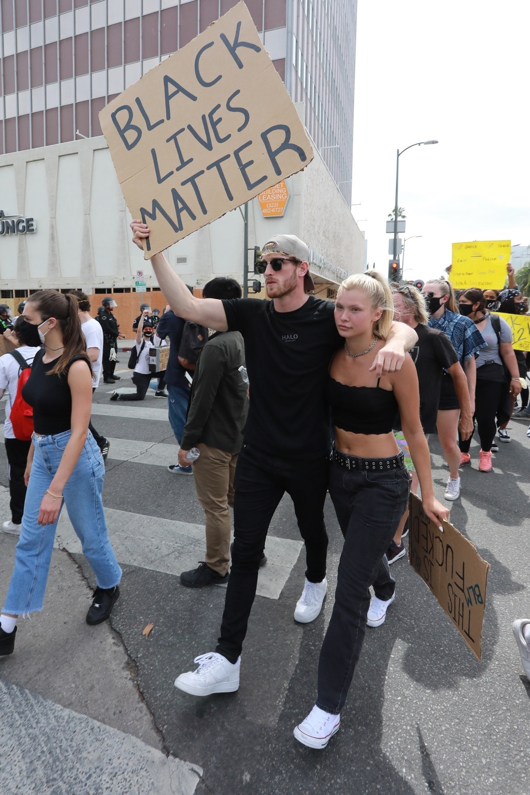 He marches. Logan Paul girlfriend. Logan Paul девушка. Джози Кансеко и Логан пол. Девушка Логана пола Джози.