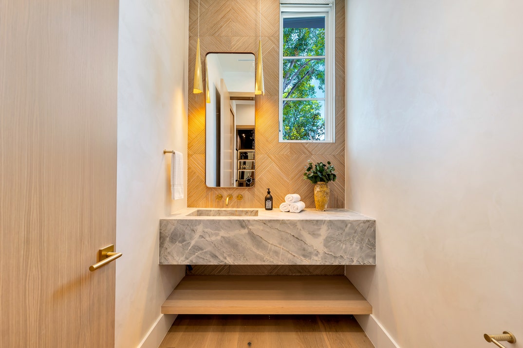 Allison Holker home 17