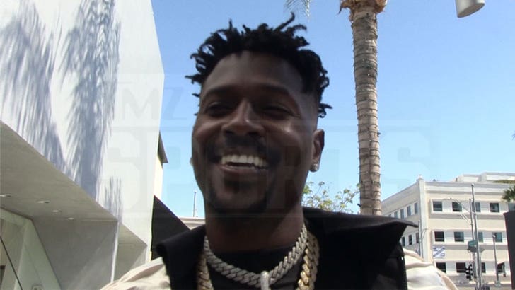 Antonio Brown attacks Tom Brady for manipulating the game by taking time  off, calls out his trainer 