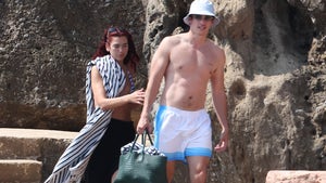 0823-Dua-Lipa-and-Callum-Turner-in-Ibiza-PRIMARY