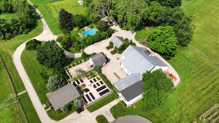 092625 Yolanda Hadid Family Farm Kal 2.jpg