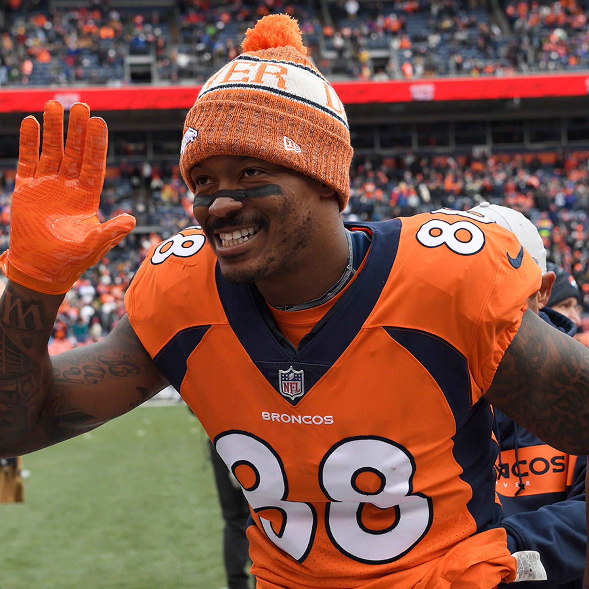 Broncos Honoring Demaryius Thomas w/ Helmet Decals, Tributes Before Lions  Game