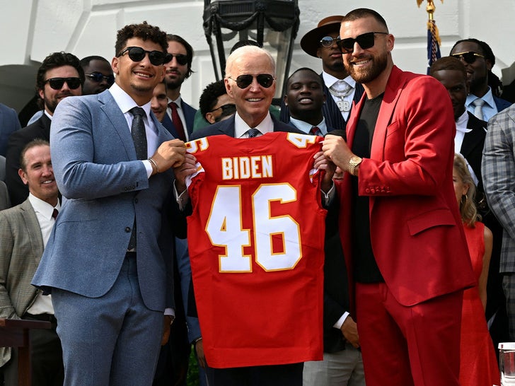 President Biden Holds Moment Of Silence For Norma Hunt During Chiefs' W.H. Visit