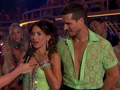 091725-hilaria-baldwin-dwts-primary