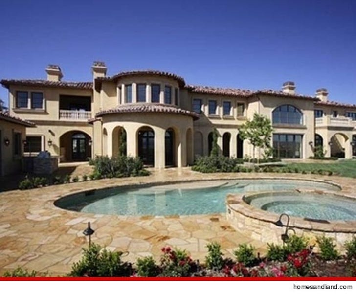 Cops Rush to Jackson Home :: 0723-jackson-home-calabasas-2