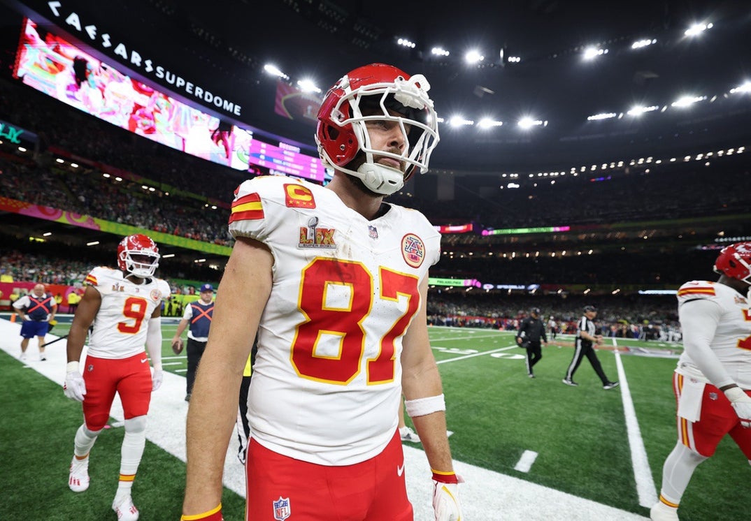 Travis Kelce On The Field 26