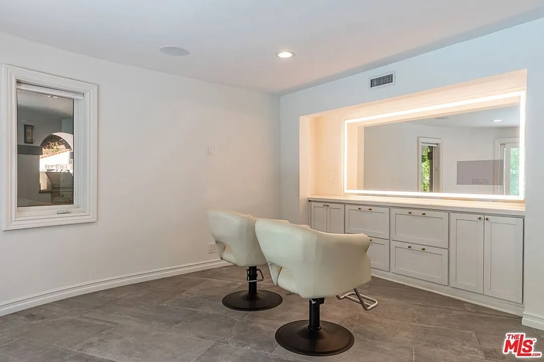 Selena Gomez Encino Home 12