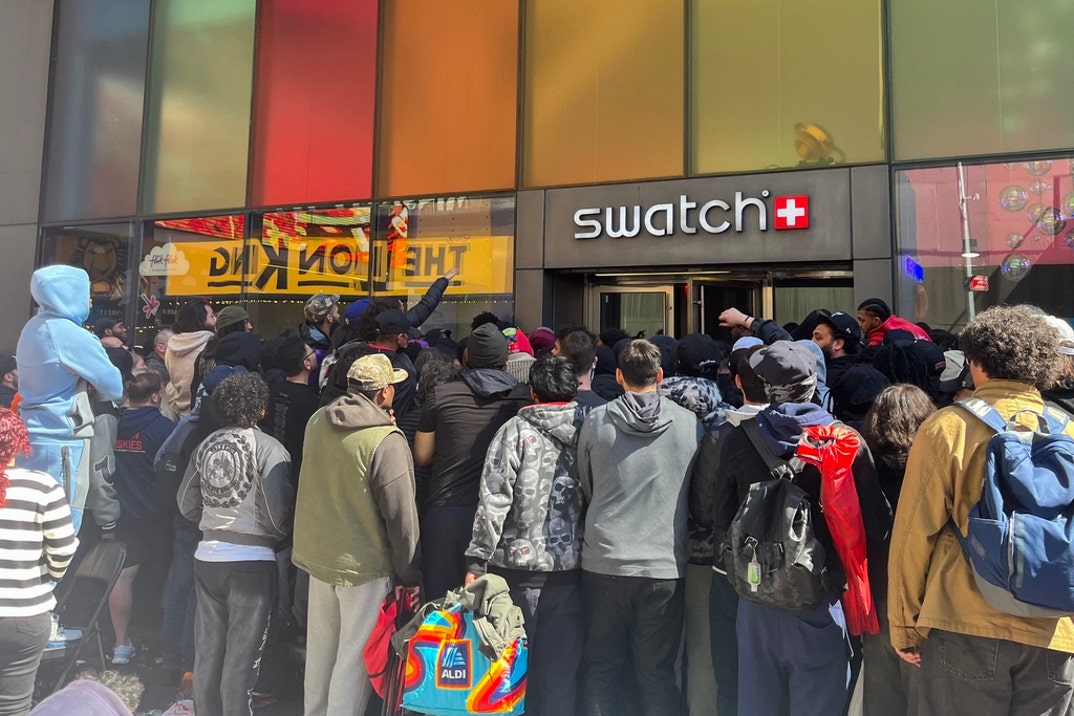 AP x Swatch Royal Pop Collection Fiasco 6