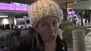 Kendra Wilkinson Drunk on Plane, Almost Fights Passenger (VIDEO)
