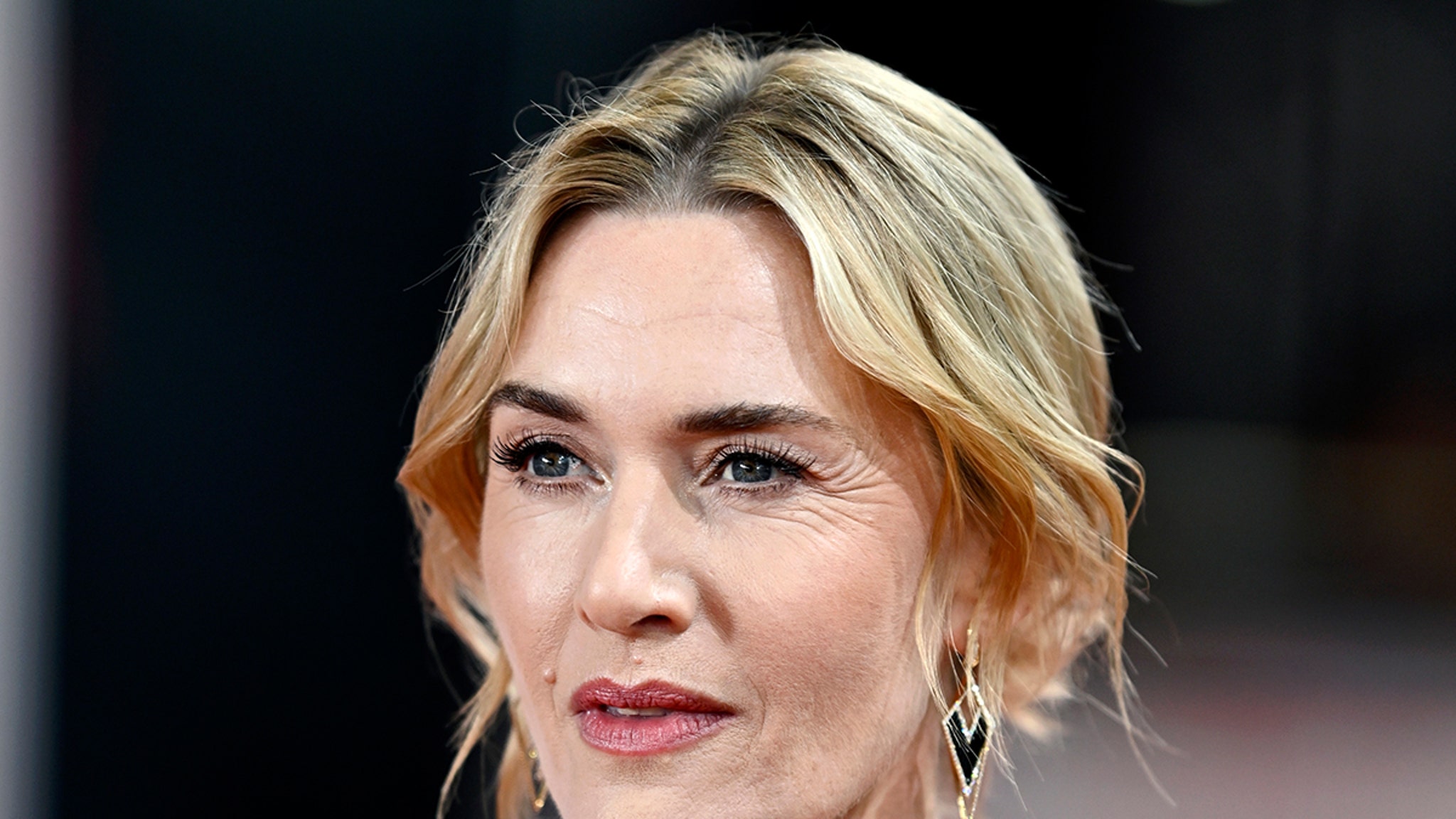 Kate Winslet Blasts Young Women Overdoing Plastic Surgery, Weight-Loss Drugs Kate Winslet Blasts Young Women Overdoing Plastic Surgery, Weight-Loss Drugs