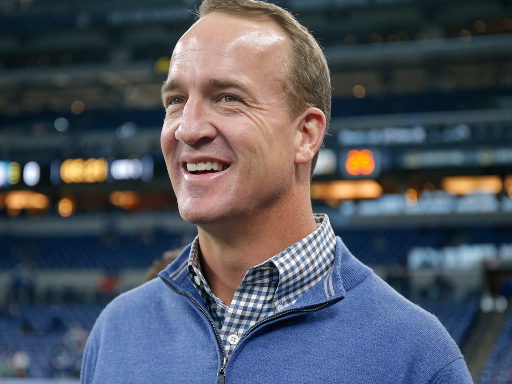 Peyton Manning & More Football Players Who Co-Hosted Music Awards Show –  Billboard