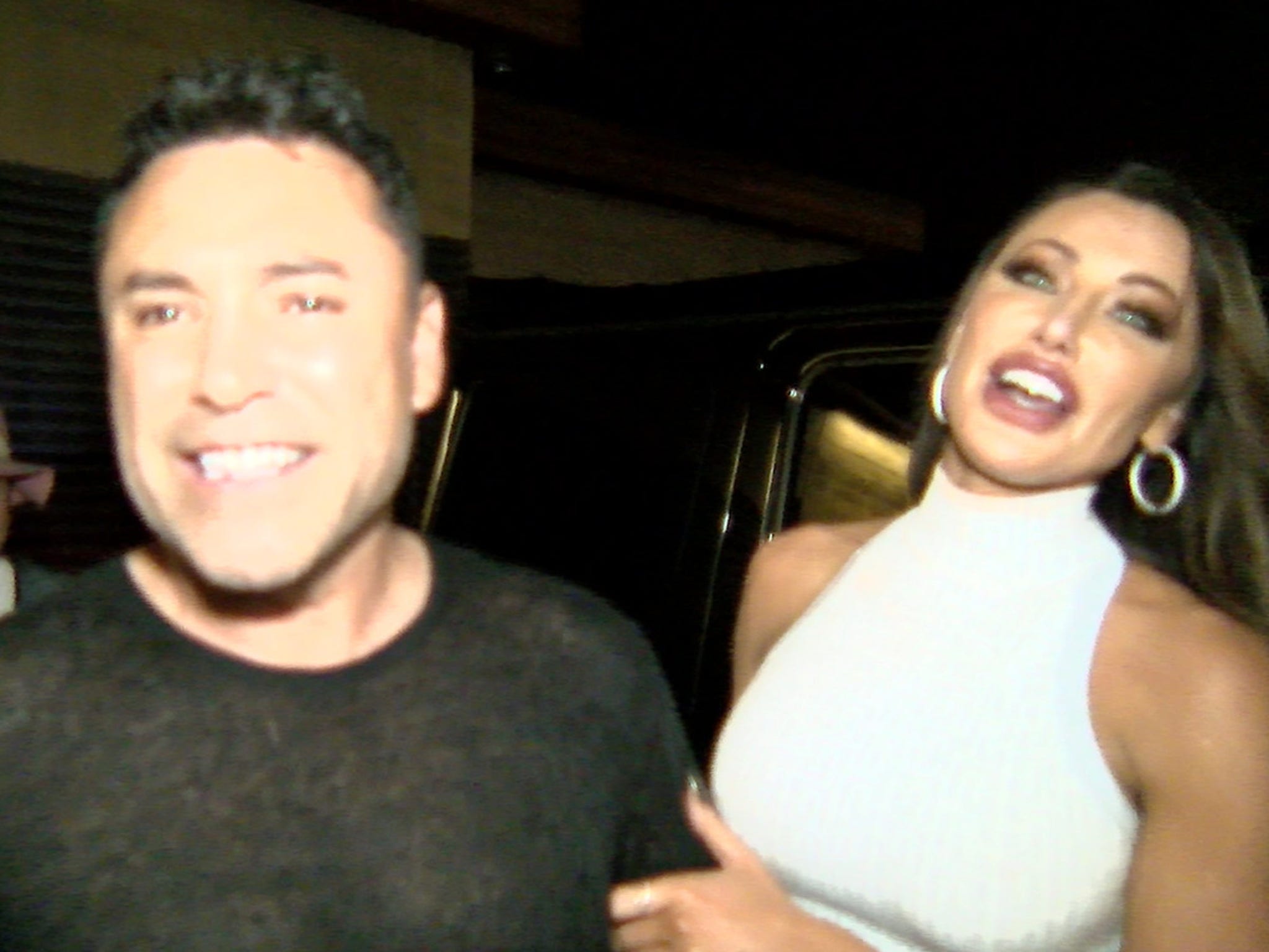 oscar-de-la-hoya-hits-l-a-hotspot-w-holly-sonders-we-re-dating