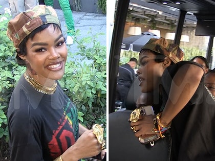 073125_teyana-taylor_tmz_bus_kal