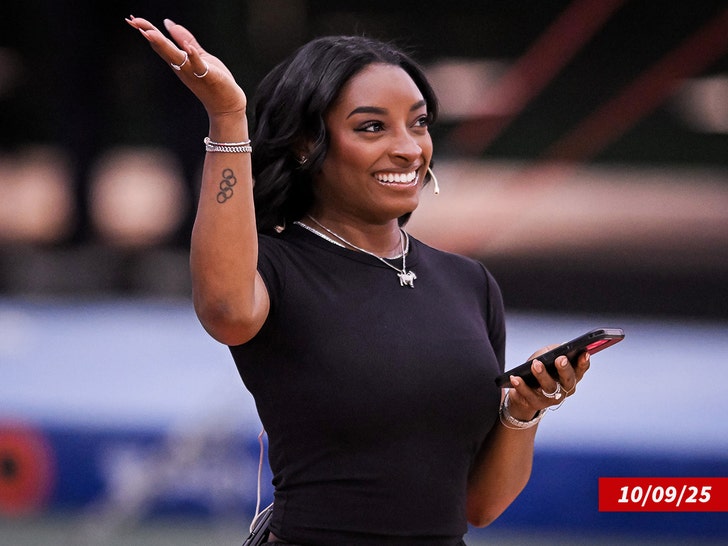 simone biles sub getty swipe