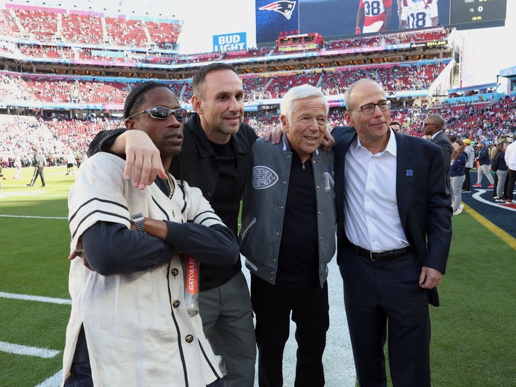 Travis Scott, Michael Rubin, Robert Kraft and Jonathan Kraft