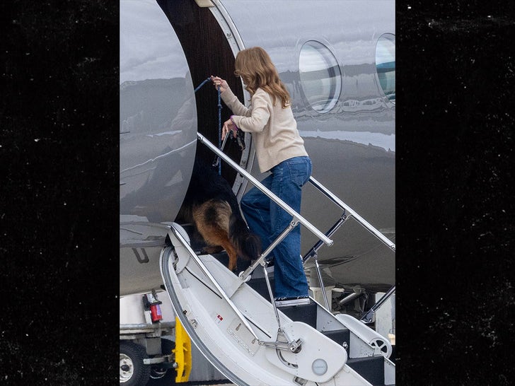 0212-lisa-sweeney-scooter-jet-sub-2