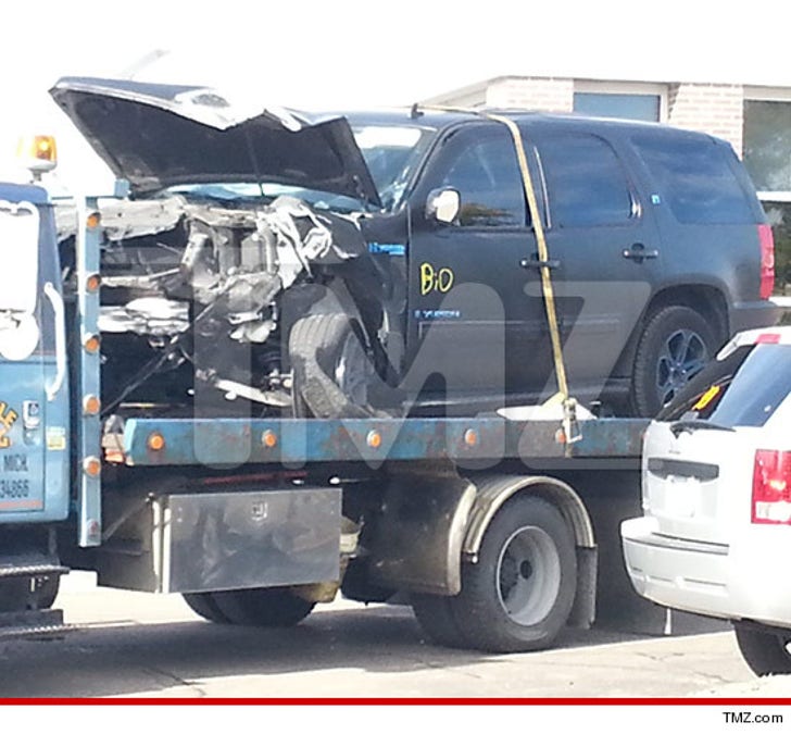 Detroit Lions' Nate Burleson -- My Truck's a Pizza Junk :: nate-burleson-suv-crash-tmz-3