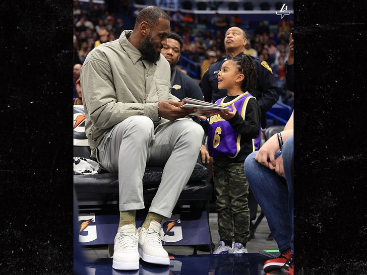 LeBron James Signs Young Fan s I Promise Book During Lakers Game