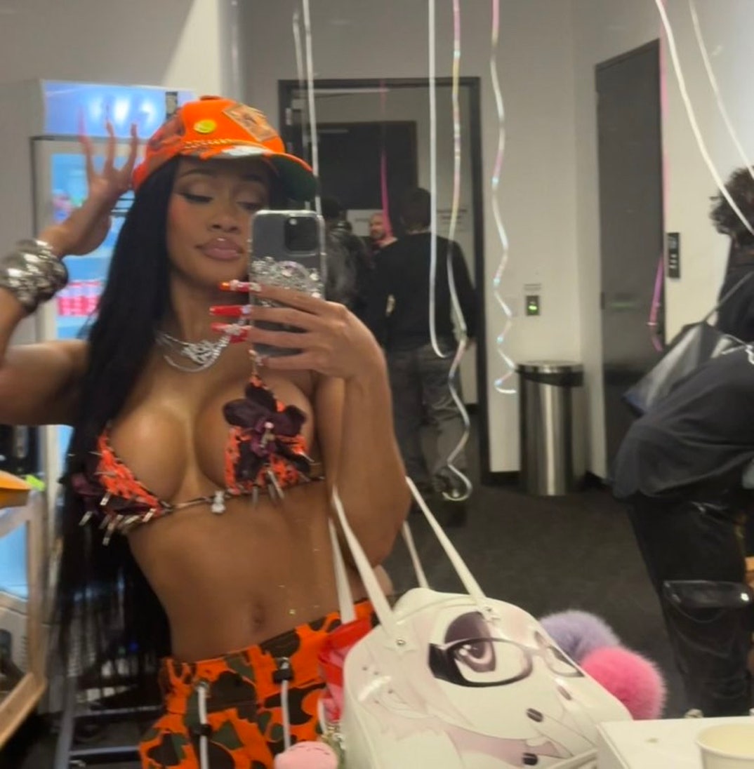 Saweetie Hot Shots 0