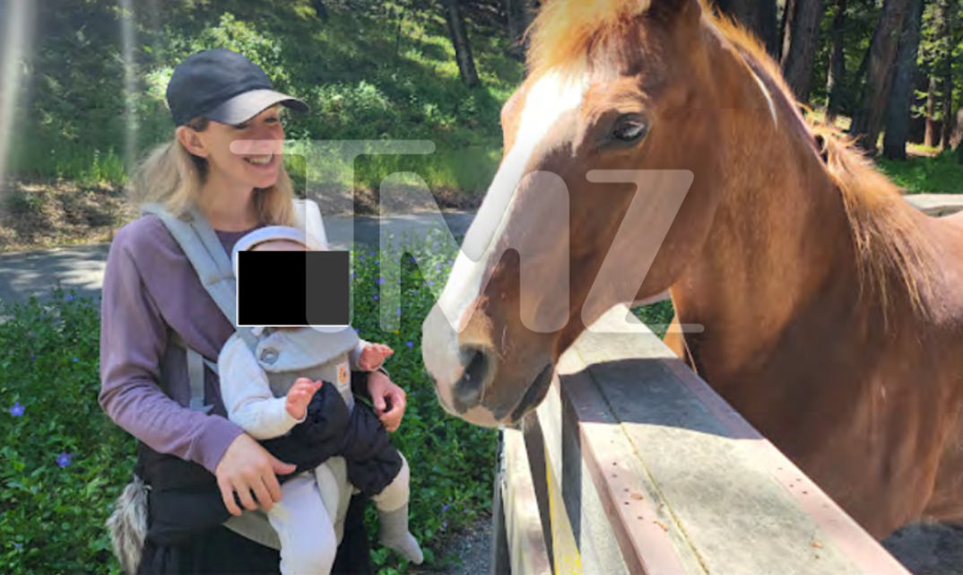 Elizabeth Holmes Photos 12